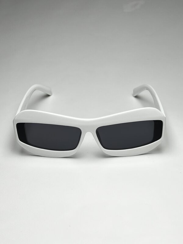 PRADA - Image 3