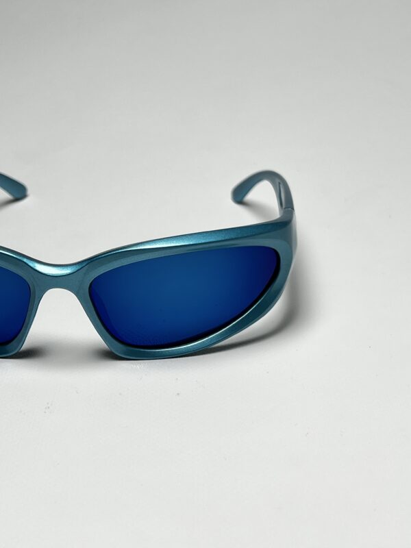 Y2KBLUE - Image 4