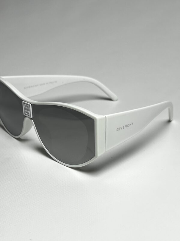 GIVENCHY - Image 5