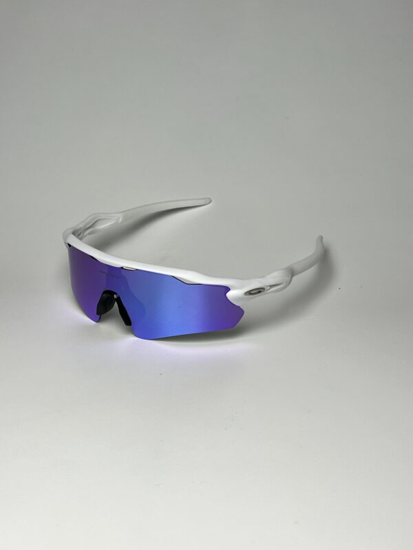 OAKLEY
