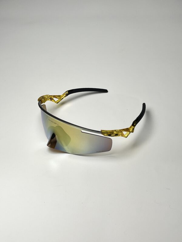 OAKLEY
