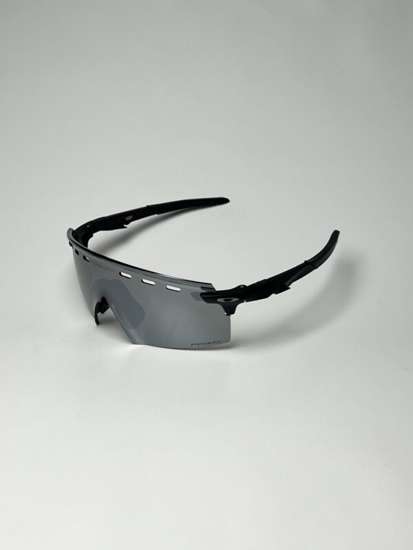 OAKLEY