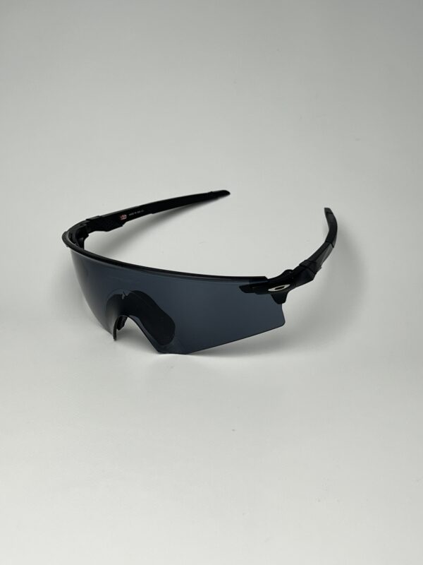 OAKLEY