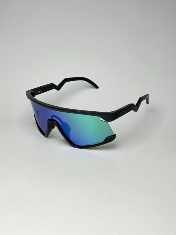OAKLEY