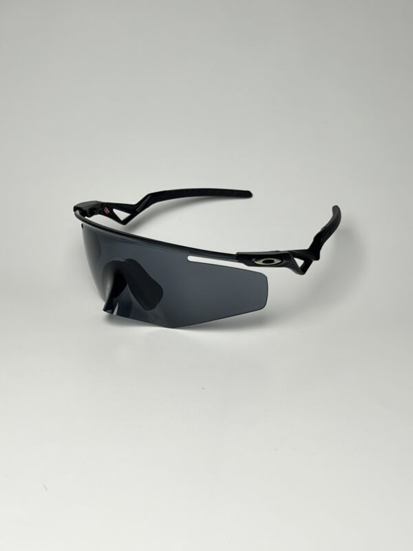 OAKLEY