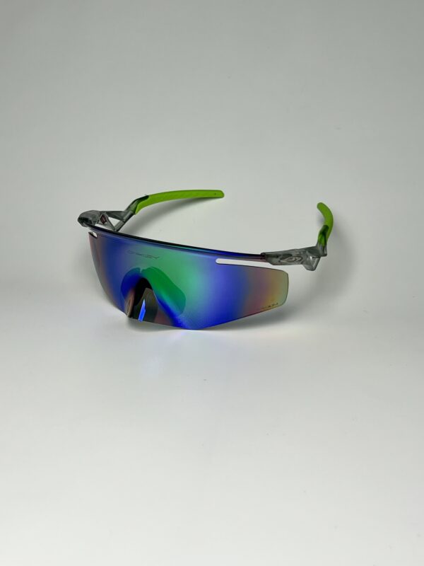 OAKLEY