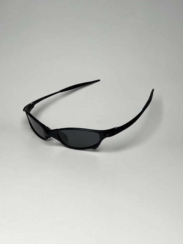 OAKLEY