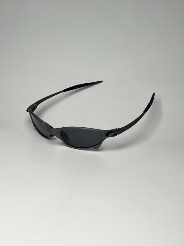 OAKLEY
