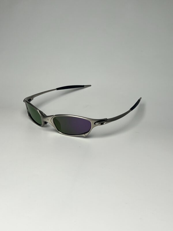 OAKLEY