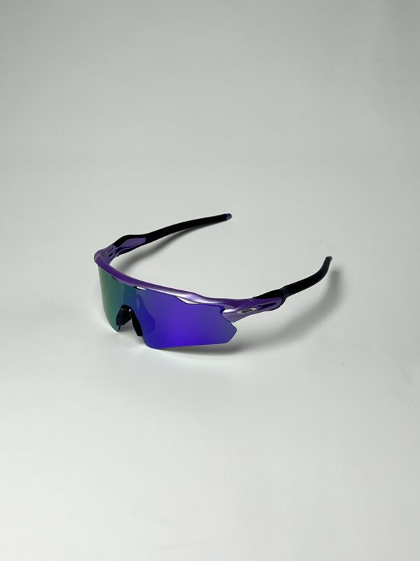 OAKLEY