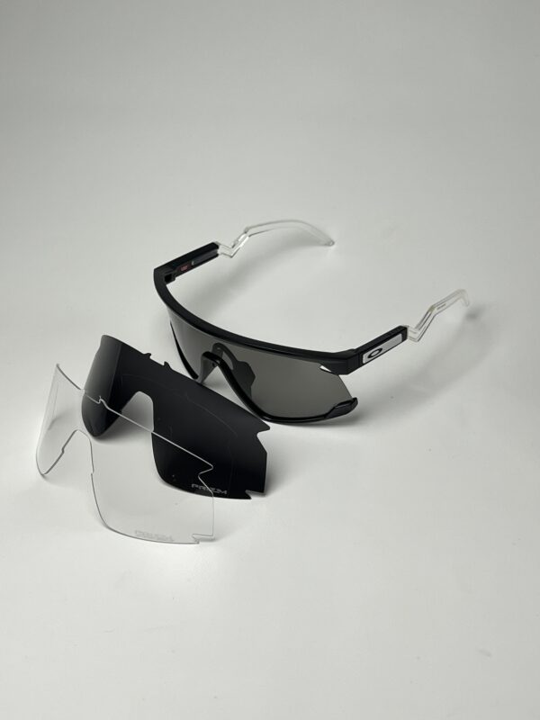 OAKLEY