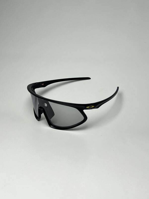 OAKLEY
