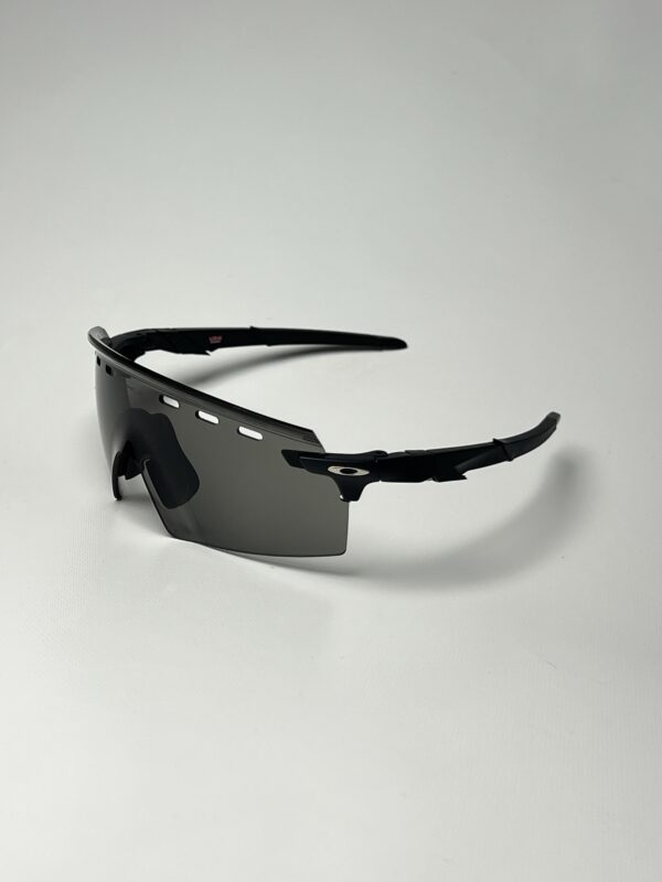 OAKLEY