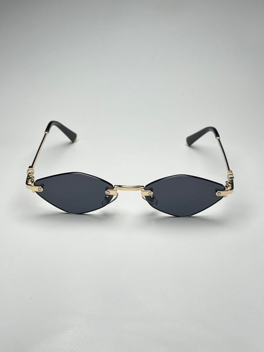 Miu-Miu Triangular Negra - Image 3