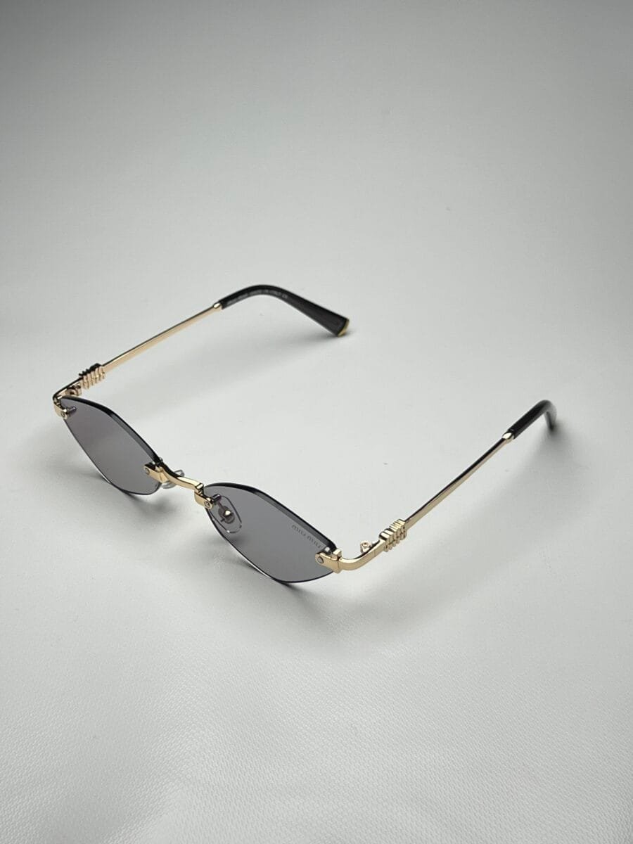 Miu-Miu Triangular Gris Blue Light