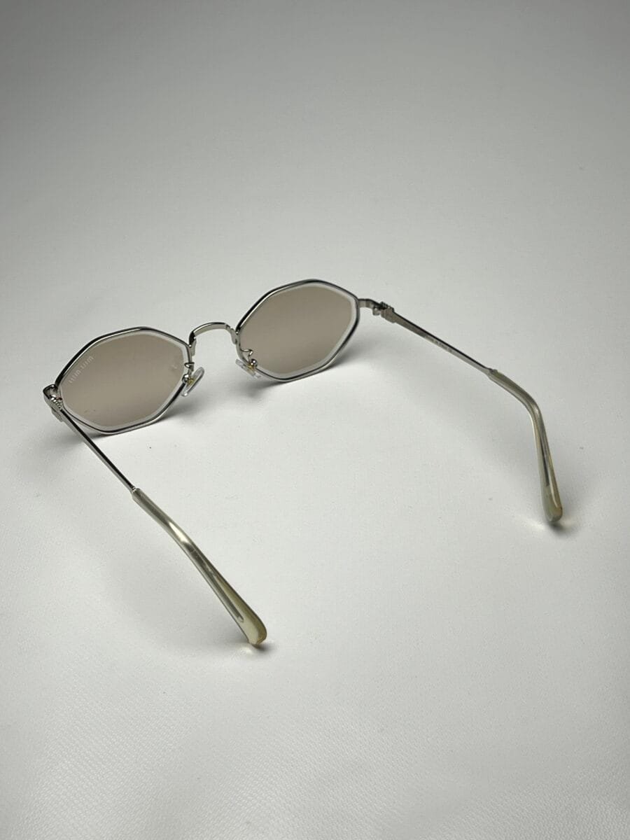 Miu-Miu Ovalada Gris - Image 5
