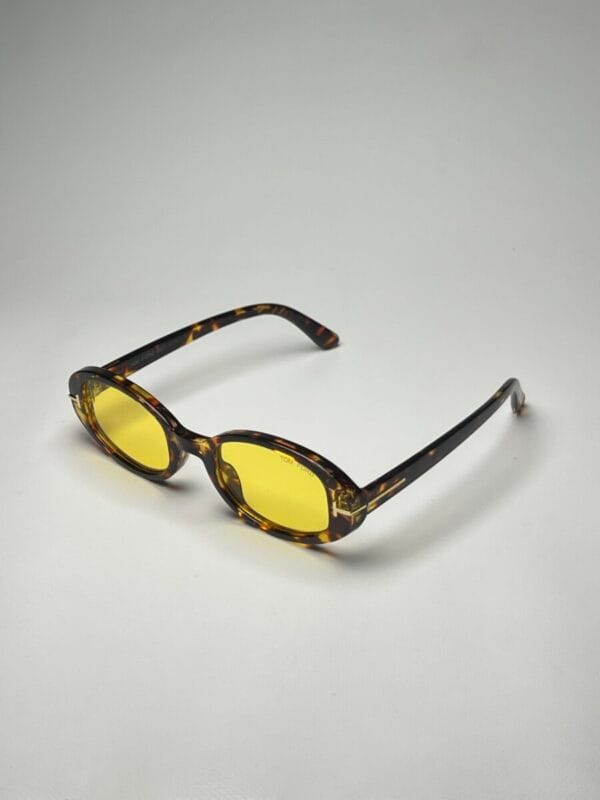 TOM FORD