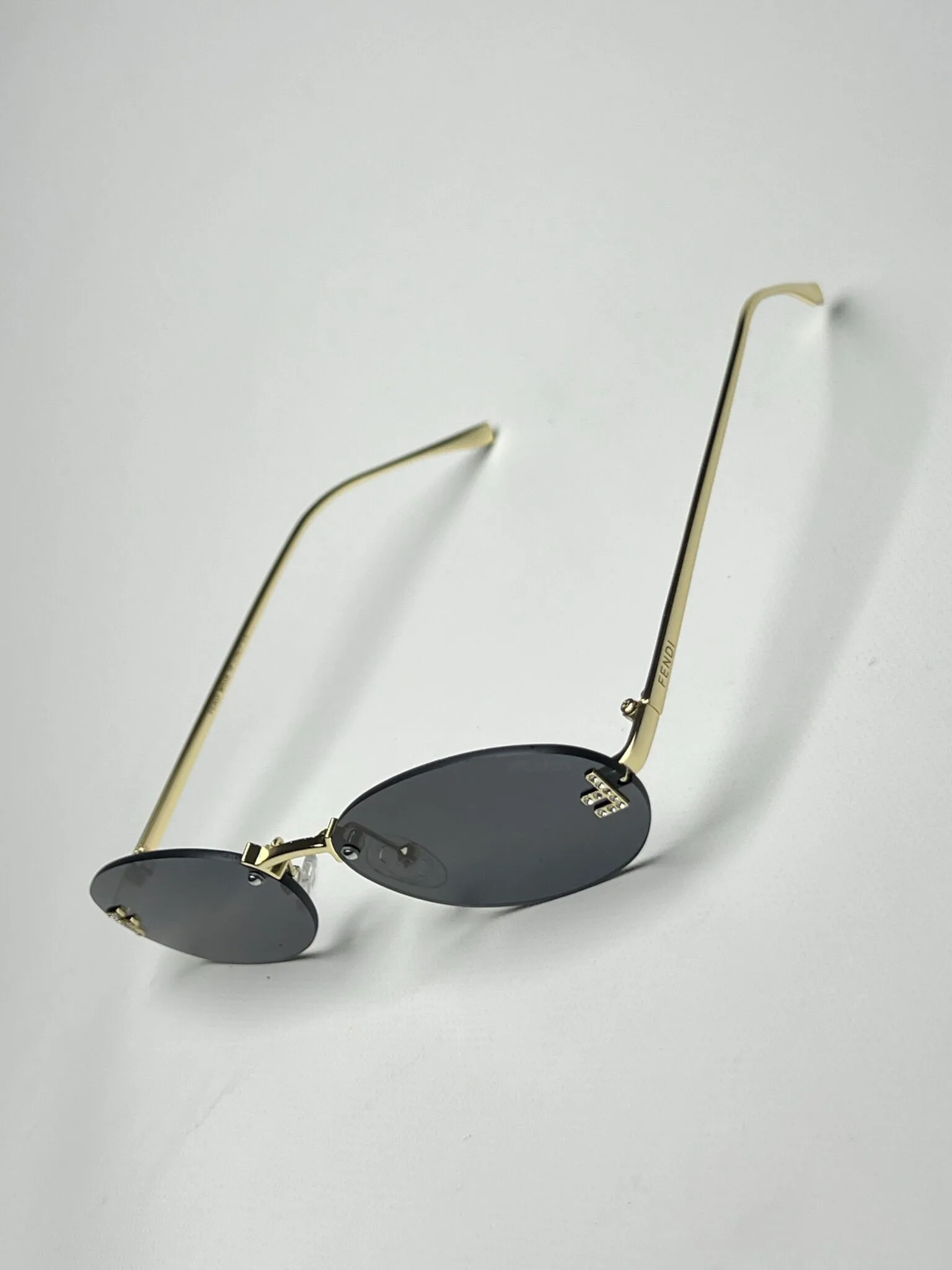 FENDI OVALADA NEGRA DORADO - Image 4