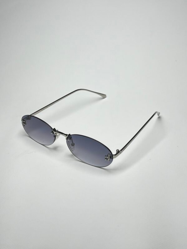FENDI OVALADA PLATEADA NEGRA GRIS