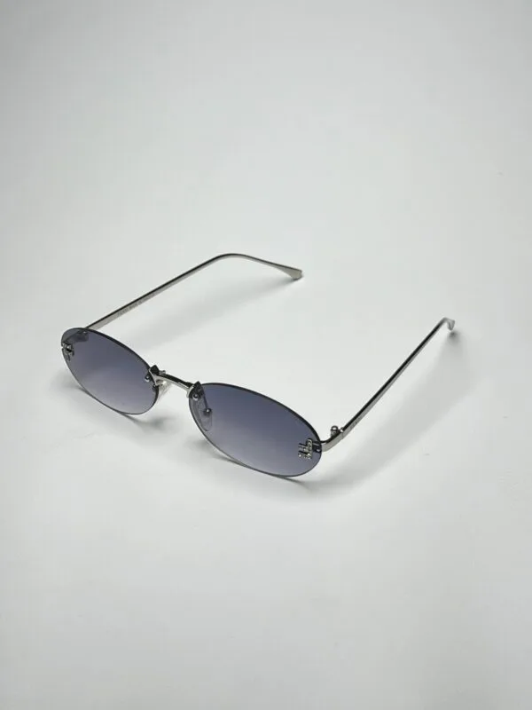 FENDI OVALADA PLATEADA NEGRA GRIS